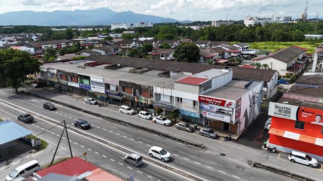 TAMAN AMAN | 2 STOREY SHOPLOT | Facing Main Road | Town Area 1