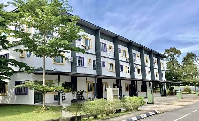 Wassion Avenue Townhouse, Batu 15, Kch Serian 1