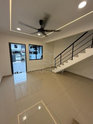 Taman Johor Jaya Double Storey Low Cost For Sale🌹🌹🌹 1
