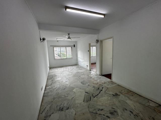 Iris Apartment (Taman Desa) 1