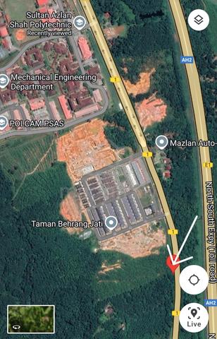 Tanah depan jln utama berhampiran Politeknik Behrang 1