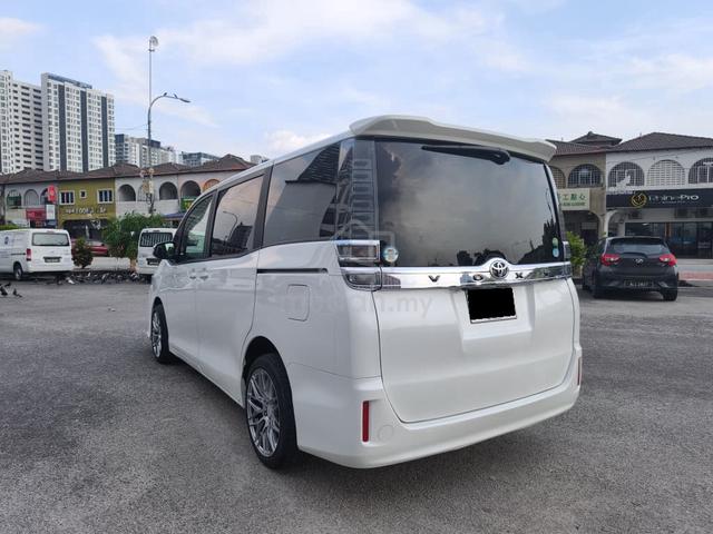 2019 Toyota VOXY 2.0 X FACELIFT 8 SEATER - 3