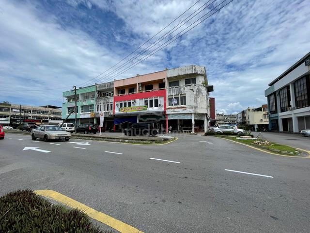 Exclusive 3 Storey CORNER Shoplot @ Rubber Road, Satok, Kuching 1