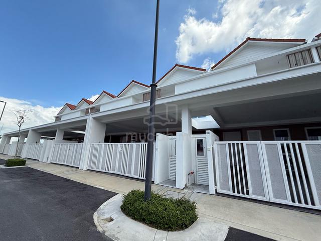 Batu Kawan Viluxe Residence Premium G/Guarded Terrace With Large Land 2