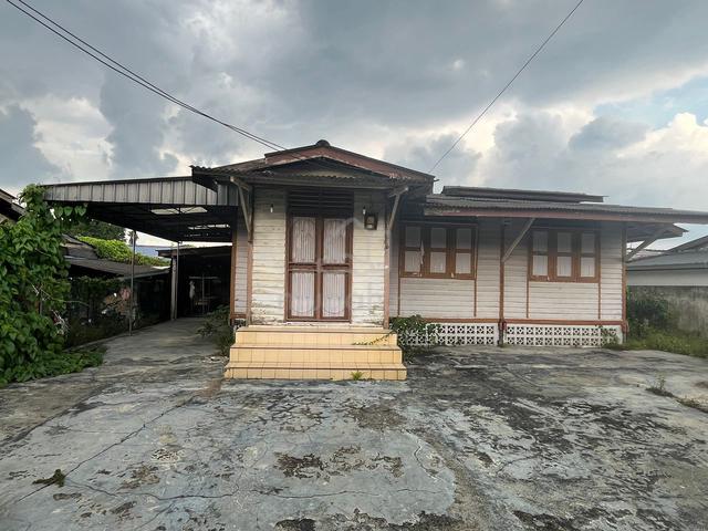 Tampoi Taman Desa Rahmat 4000sqf Bungalow Land near Giant PlazaAngsana 1