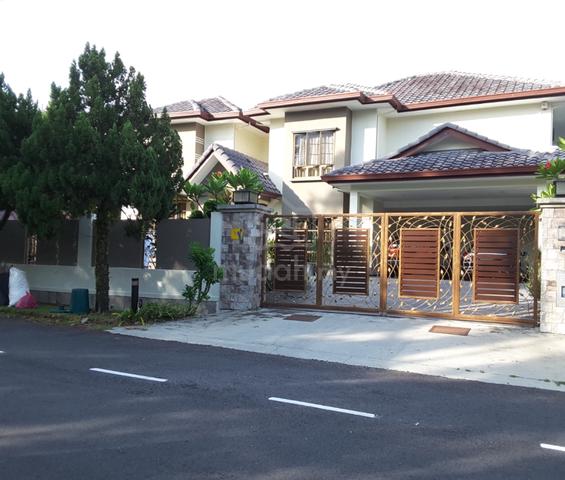 Banglo 2 tingkat di Banang Golf Resort Batu Pahat untuk dijual segera. 1