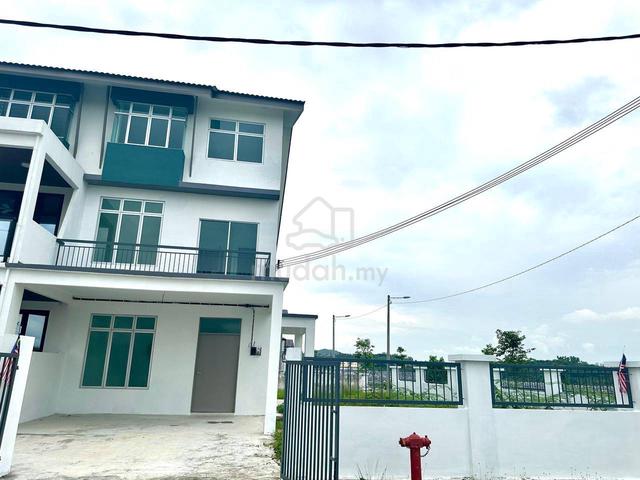 CORNER LOT 3 Storey Terrace Taman Scientex Kundang Jaya 1