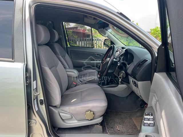 2011 Toyota HILUX 4X4 2.5 (M) - 4