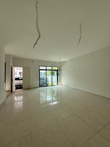 GATED 2.5 Storey Superlink 8 Residence Ujong Pasir Padang Temu Match 1