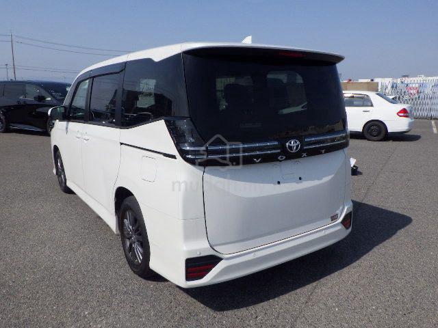 Toyota VOXY 2.0 SG 7 SEATER FULL LOAN - 2