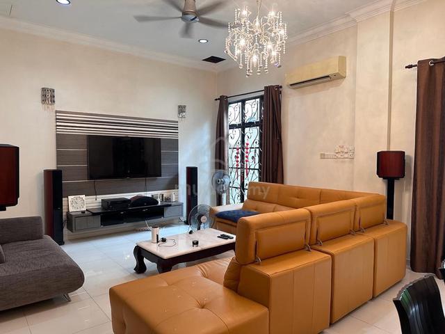 D'RESIDENCE 2.5 Storey Terrace Renovated Unit Well Maintain Best Deal 1