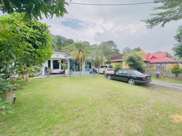 JALAN ANGGERIK Kg Istana Batu Pahat 1
