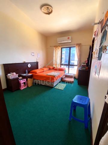 Marina Court 1