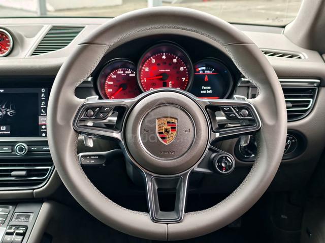 2019 Porsche MACAN 2.0L (A) - 3