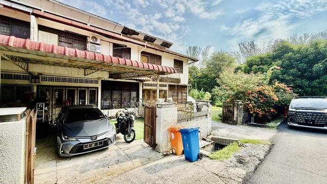 TANAH BELAKANG LUAS! - (22x75 SQFT) 2 Storey Terrace House Seksyen 11 1