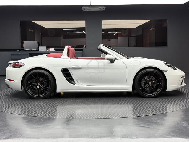 2023 Porsche BOXSTER 718 Free Service - 3