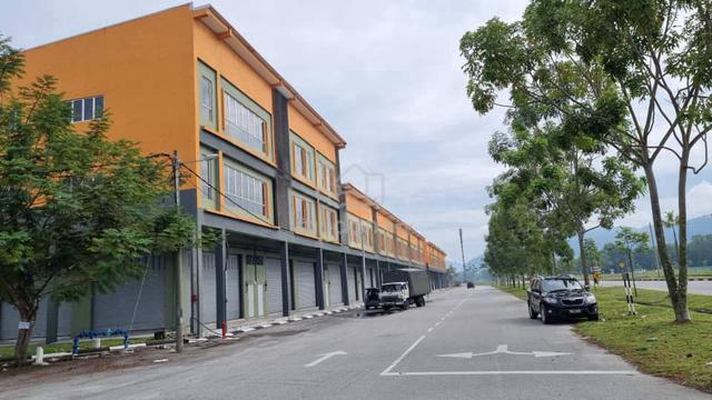 2 Storey Commercial Shop lot Kamunting Area For Sale 1