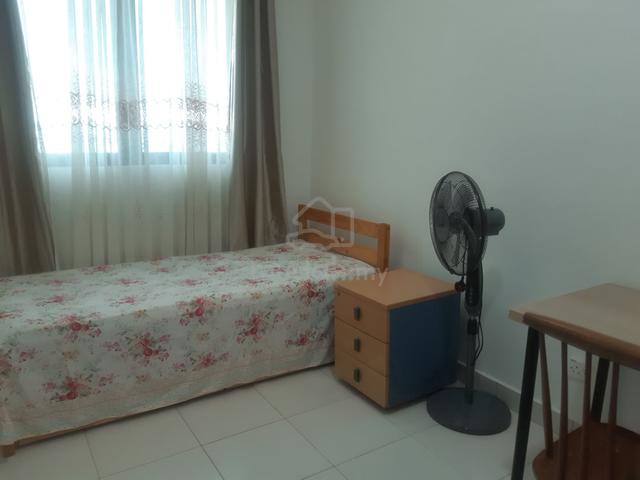 Room with private bathroom 1
