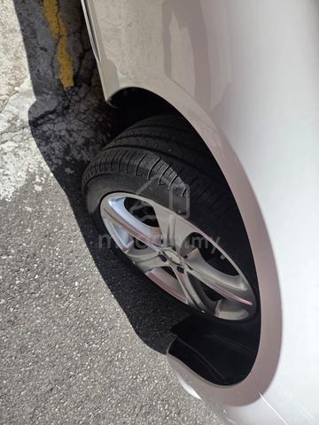 2017 Mercedes Benz E200 2.0cc AVG (FREE 2 YR WRTY) - 2