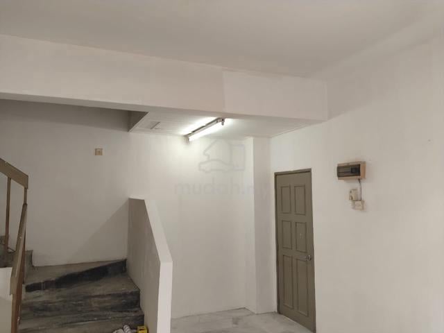 2Sty mahkota cheras new refurbish unit sg long 1