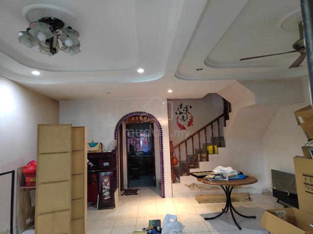Full loan renovated double storey 18x55 taman klang utama 1