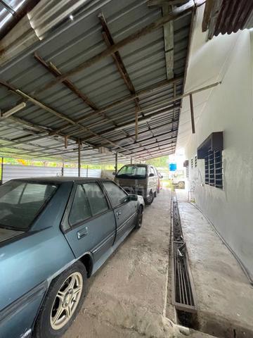 BUNGALOW HOUSE WITH HUGE LAND FOR RENT AT KOTA SENTOSA BATU 7 KUCHINg 1