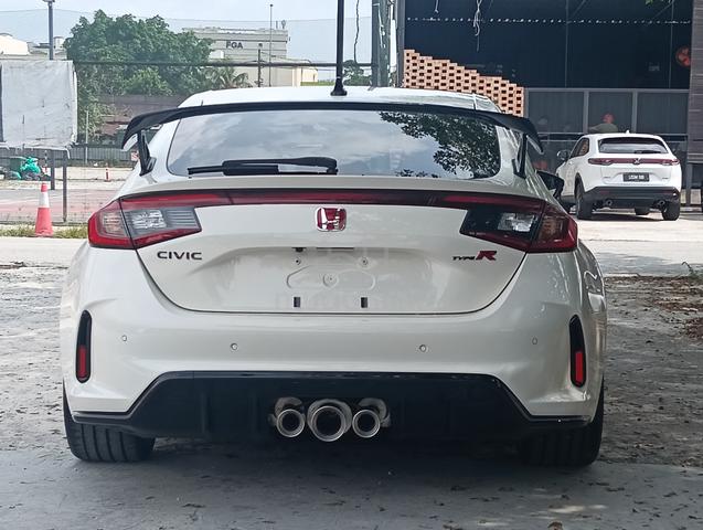 5AA 1k km Only 2024 Honda CIVIC 2.0 TYPE R FL5 (M) - 3