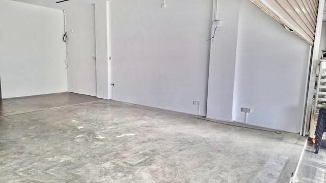 Ground floor shoplot behind Roxy Hotel, 3rd Mile, for rent 3