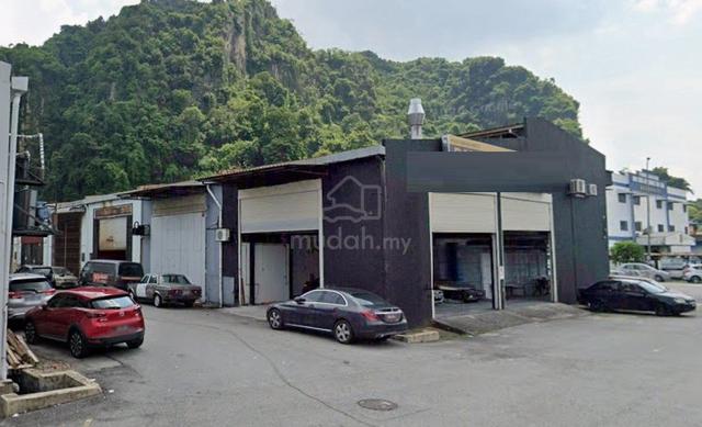 【 Corner Lot 】 1.5 Storey Factory, Taman Industri Bolton, Batu Caves 1