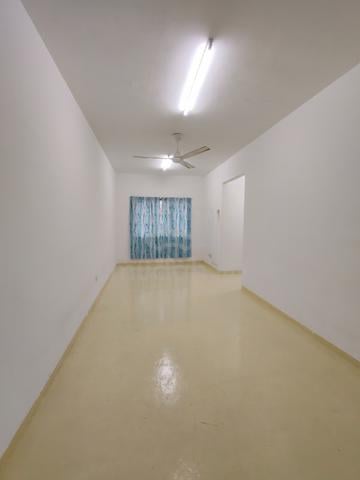 Middle Room 1