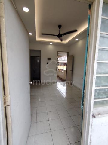 Flat Taman Perling 1