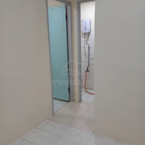 Huge 1tibgkat terrace sudah renovated habis, tak Ada downpayment give 4
