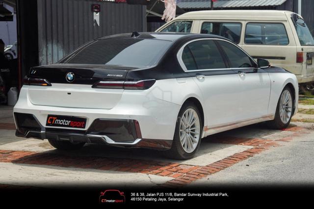 BMW G70 Upgrade M760 Bodykit With Grille - photo 5 of 6