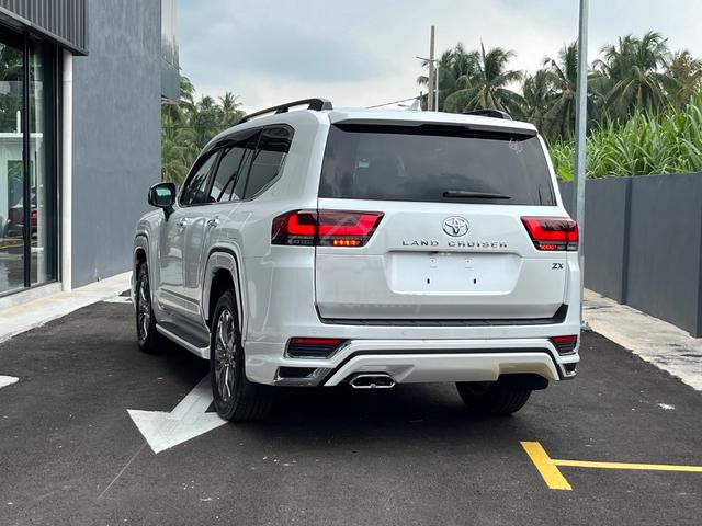 UNREG 2023 Toyota LAND CRUISER 3.5 ZX LC300 Petrol - 2