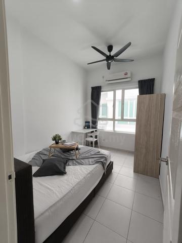 (Middle Room for Rent) @Bayan Lepas. Near FIZ. Utilities included 1