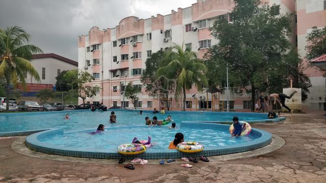 Room girl mutiara subang bestari with aircon internet 1