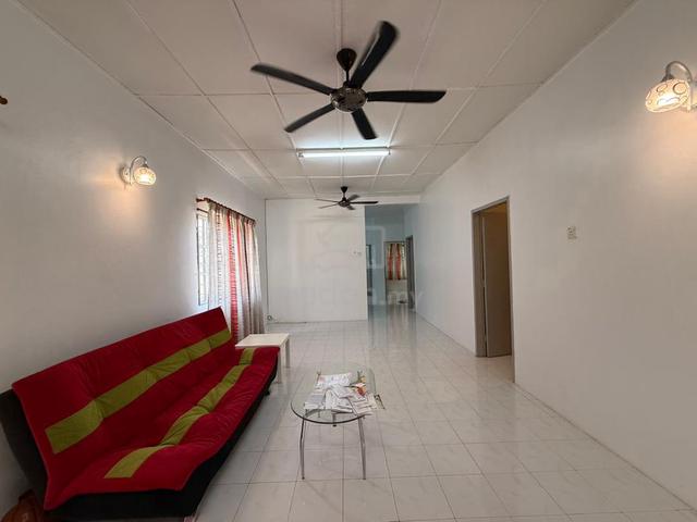 Bandar Puteri Jaya 1 Stry Semi-D House Aircond Heater Fridge For Rent 1