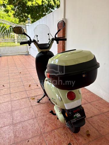 Jenny Eco Lithium Electric Scooter - photo 3 of 4