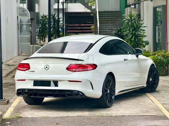 Mercedes Benz C250 2.0 COUPE AMG RedIntrior C63Kit - 4