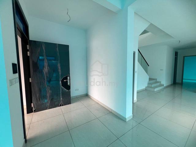 Horizon Hills @ Woodlands 2 Storey Cluster Corner Lot with Big Land 1