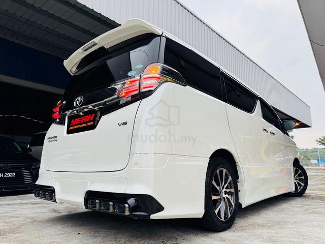 Toyota VELLFIRE 3.5 EXECUTIVE LOUNGE SUPER LOW MIL - 3