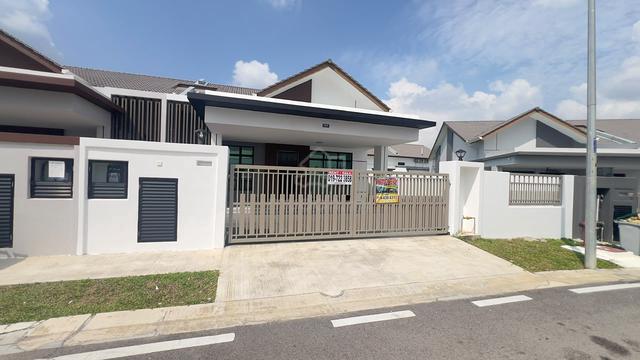 Jalan Bayan, Bandar Putra Kulai FOR RENT 1