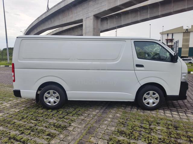 2013 Toyota Hiace 2.5 (M) Panel Van Tip Top - 4