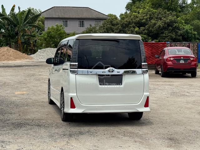 2020 Toyota VOXY 2.0 ZS KIRAMEKI II (A) - 2