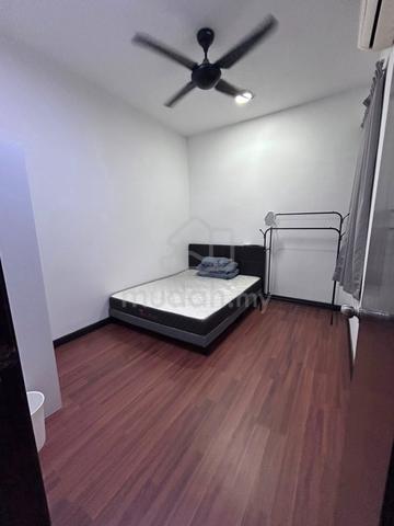 Middle room for rent at Symphony Tower Balakong Cheras Amerin mall 1