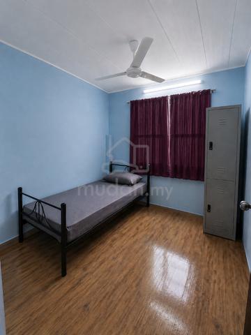 S2 Spacious Medium Room (MALE) NEAR SENDAYAN 1