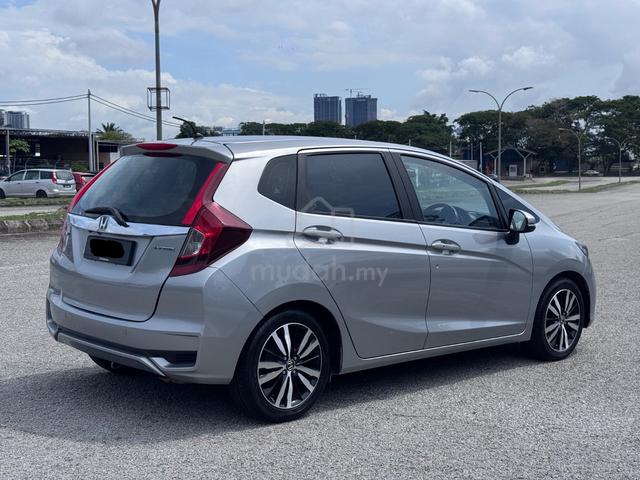 2017 Honda JAZZ 1.5 V (A) - 4