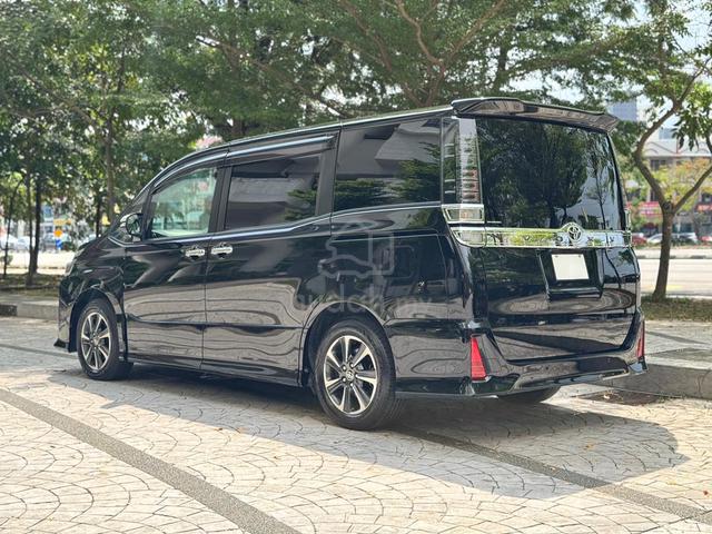 2021 [FULL LOAN] Toyota VOXY 2.0 ZS KIRAMEKI III - 4