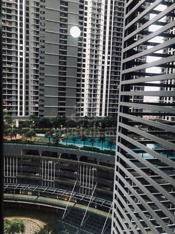 Ladies only, comfy room with Mall & KTM at your doorstep! 1