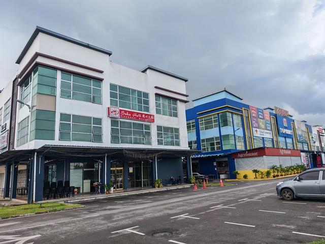Uni Central 3 Storey Corner Shoplot For Sale! Samarahan 1